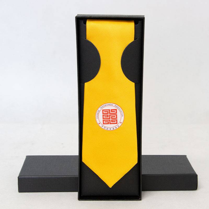 Yellow closing -- wide
